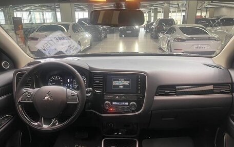 Mitsubishi Outlander III рестайлинг 3, 2021 год, 1 950 012 рублей, 7 фотография