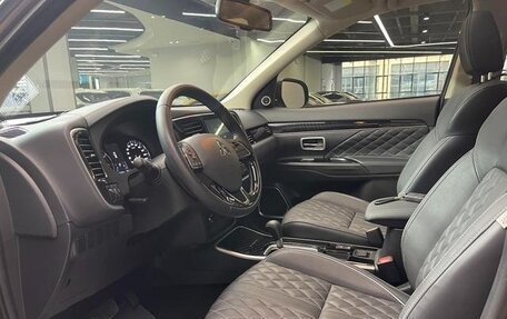 Mitsubishi Outlander III рестайлинг 3, 2021 год, 1 950 012 рублей, 6 фотография