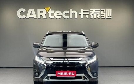 Mitsubishi Outlander III рестайлинг 3, 2021 год, 1 950 012 рублей, 2 фотография