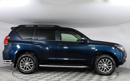 Toyota Land Cruiser Prado 150 рестайлинг 2, 2017 год, 6 200 000 рублей, 4 фотография