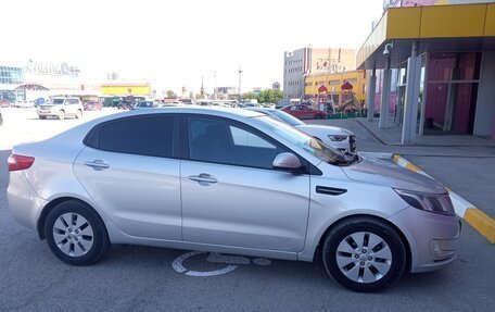 KIA Rio III рестайлинг, 2013 год, 800 000 рублей, 2 фотография