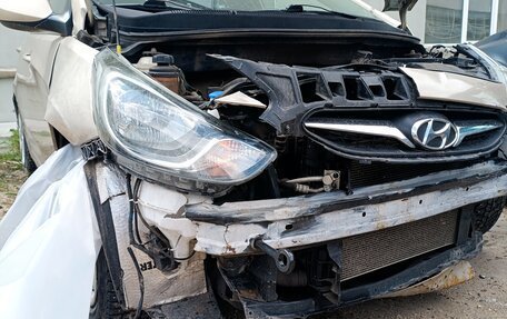 Hyundai Solaris II рестайлинг, 2011 год, 450 000 рублей, 4 фотография