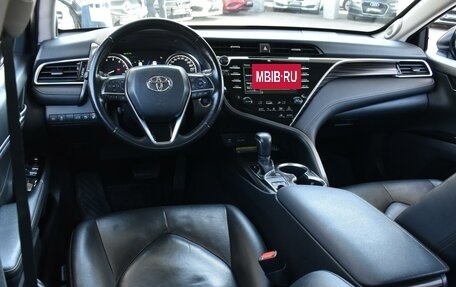 Toyota Camry, 2018 год, 2 690 000 рублей, 6 фотография