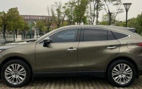 Toyota Harrier, 2023 год, 3 350 000 рублей, 2 фотография