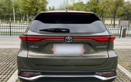 Toyota Harrier, 2023 год, 3 350 000 рублей, 4 фотография