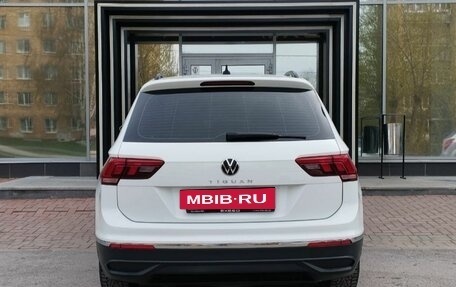 Volkswagen Tiguan II, 2021 год, 2 499 000 рублей, 6 фотография