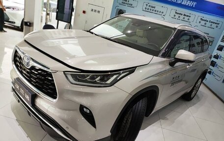 Toyota Highlander, 2022 год, 4 850 000 рублей, 2 фотография