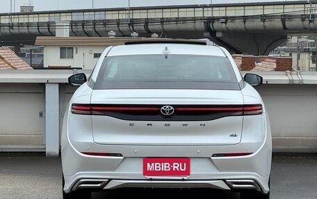 Toyota Crown, 2023 год, 4 200 000 рублей, 8 фотография