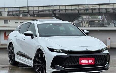 Toyota Crown, 2023 год, 4 200 000 рублей, 3 фотография