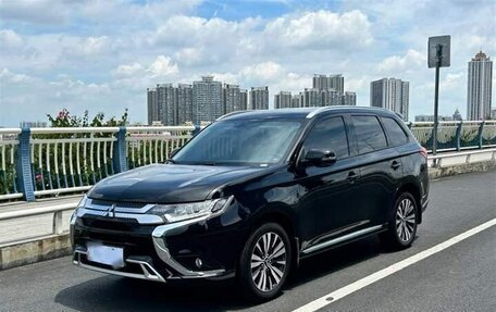 Mitsubishi Outlander III рестайлинг 3, 2021 год, 2 176 979 рублей, 3 фотография