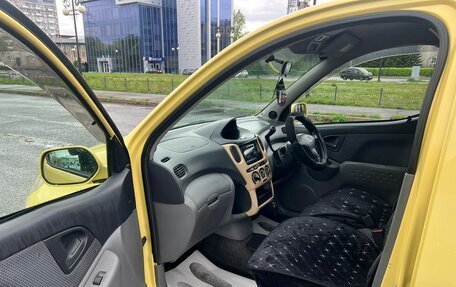 Toyota FunCargo, 2000 год, 399 999 рублей, 10 фотография