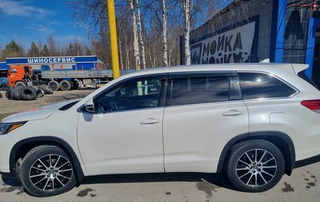 Toyota Highlander III, 2019 год, 4 050 000 рублей, 3 фотография