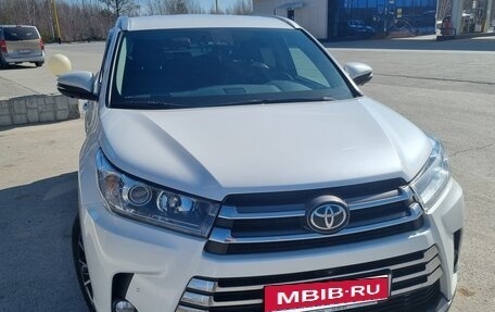 Toyota Highlander III, 2019 год, 4 050 000 рублей, 2 фотография