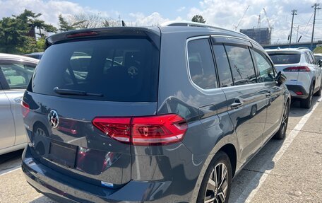 Volkswagen Touran III, 2022 год, 1 560 000 рублей, 4 фотография