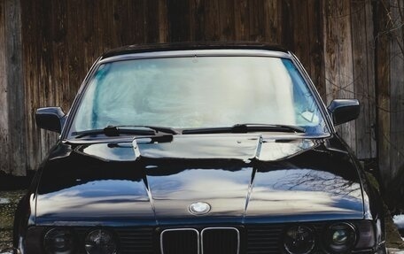 BMW 5 серия, 1992 год, 300 000 рублей, 1 фотография