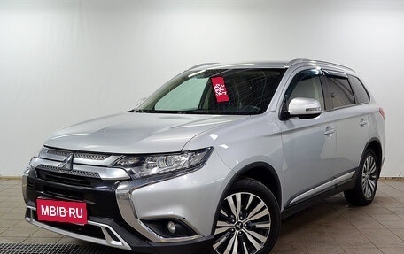 Mitsubishi Outlander III рестайлинг 3, 2019 год, 1 940 000 рублей, 1 фотография