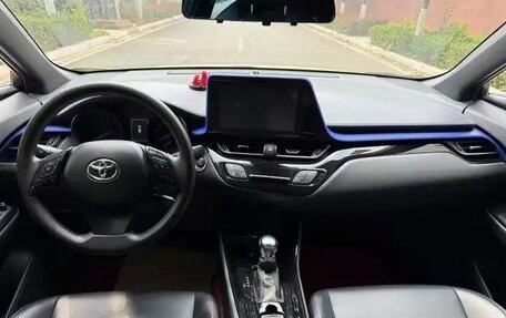 Toyota C-HR I рестайлинг, 2021 год, 1 680 000 рублей, 8 фотография