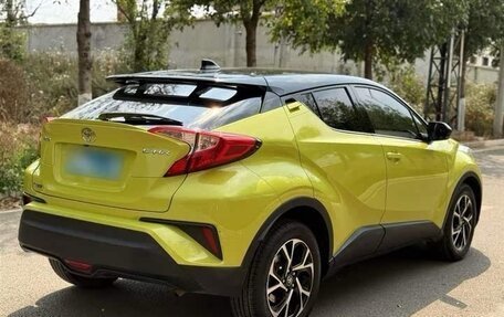 Toyota C-HR I рестайлинг, 2021 год, 1 680 000 рублей, 4 фотография