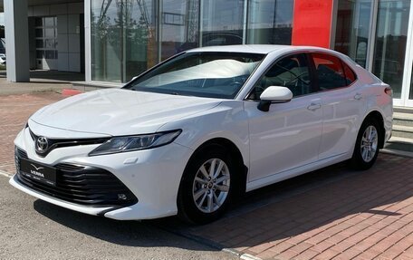Toyota Camry, 2018 год, 2 590 000 рублей, 2 фотография
