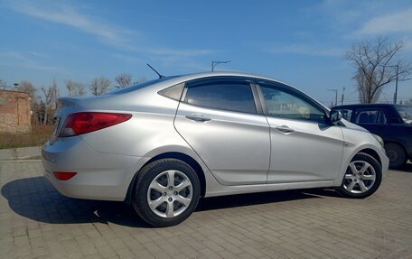 Hyundai Solaris II рестайлинг, 2011 год, 849 999 рублей, 2 фотография