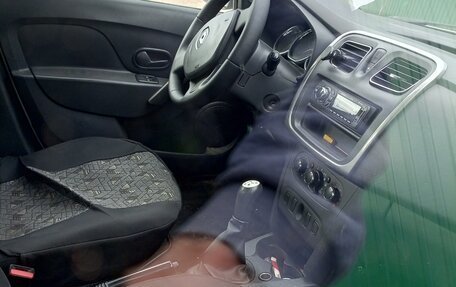 Renault Logan II, 2016 год, 450 000 рублей, 3 фотография