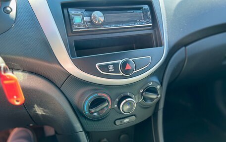 Hyundai Solaris II рестайлинг, 2012 год, 740 000 рублей, 6 фотография