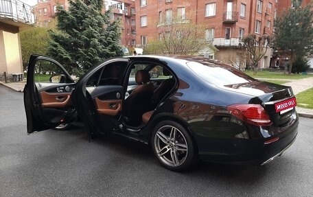 Mercedes-Benz E-Класс, 2019 год, 3 500 000 рублей, 6 фотография