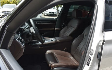 BMW 7 серия, 2017 год, 3 930 000 рублей, 10 фотография