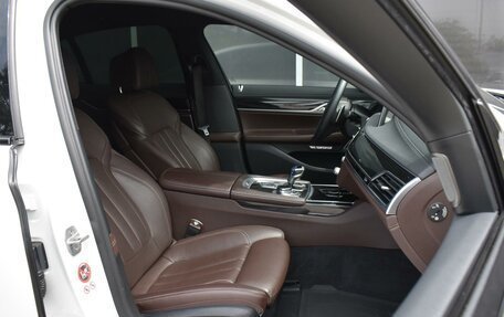 BMW 7 серия, 2017 год, 3 930 000 рублей, 8 фотография