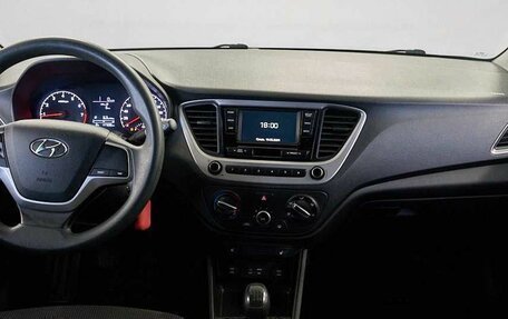 Hyundai Solaris II рестайлинг, 2017 год, 995 000 рублей, 5 фотография