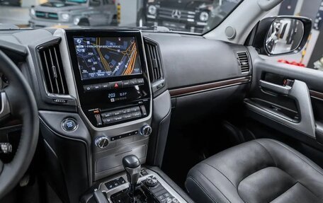 Toyota Land Cruiser 200, 2018 год, 11 фотография