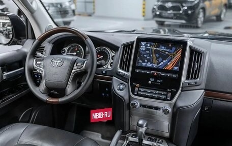 Toyota Land Cruiser 200, 2018 год, 10 фотография