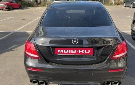 Mercedes-Benz E-Класс, 2018 год, 3 950 000 рублей, 2 фотография