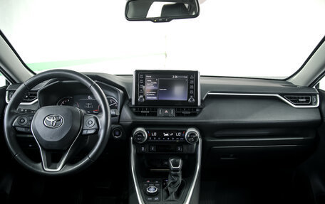 Toyota RAV4, 2020 год, 3 550 000 рублей, 5 фотография