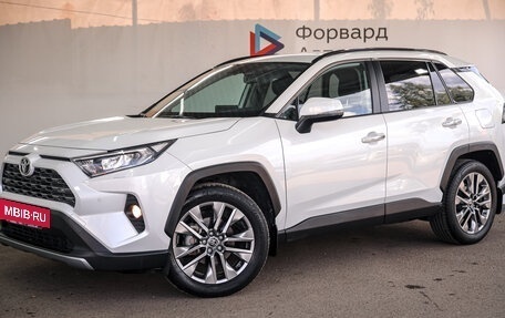 Toyota RAV4, 2020 год, 3 550 000 рублей, 2 фотография