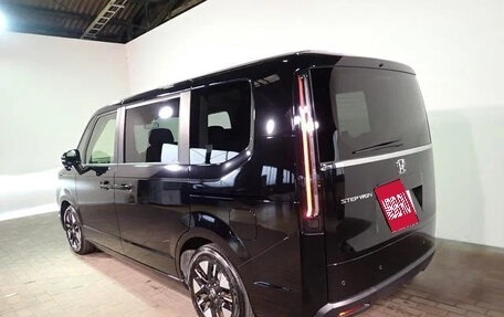 Honda Stepwgn, 2022 год, 2 500 000 рублей, 2 фотография