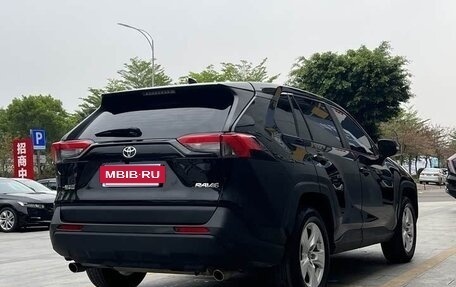 Toyota RAV4, 2021 год, 2 250 005 рублей, 3 фотография