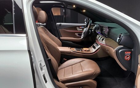 Mercedes-Benz E-Класс, 2021 год, 3 700 000 рублей, 6 фотография
