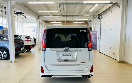 Toyota Noah III, 2014 год, 2 049 000 рублей, 5 фотография
