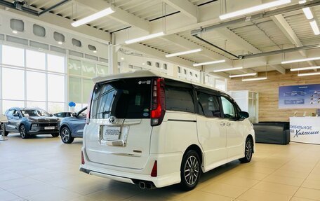 Toyota Noah III, 2014 год, 2 049 000 рублей, 6 фотография