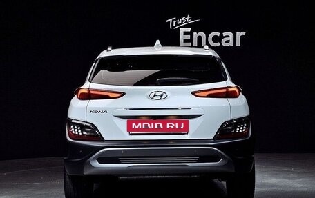 Hyundai Kona I, 2022 год, 1 730 000 рублей, 4 фотография