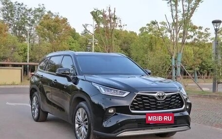 Toyota Highlander, 2022 год, 3 000 000 рублей, 3 фотография
