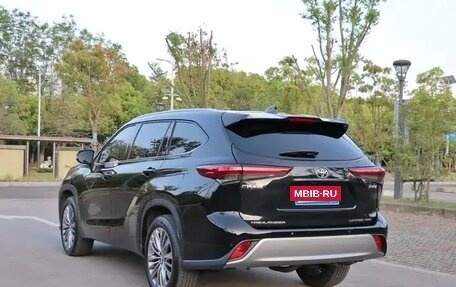 Toyota Highlander, 2022 год, 3 000 000 рублей, 7 фотография