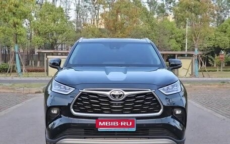 Toyota Highlander, 2022 год, 3 000 000 рублей, 2 фотография
