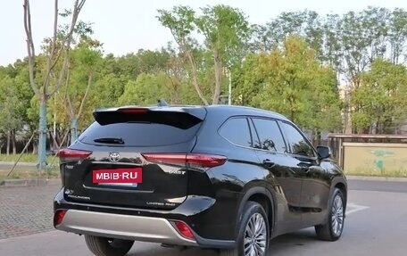 Toyota Highlander, 2022 год, 3 000 000 рублей, 5 фотография