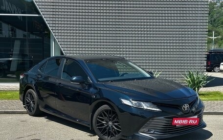 Toyota Camry, 2021 год, 2 390 000 рублей, 3 фотография