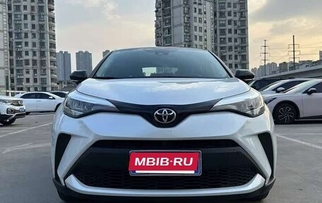 Toyota C-HR I рестайлинг, 2022 год, 1 900 404 рублей, 2 фотография