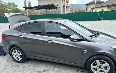 Hyundai Solaris II рестайлинг, 2015 год, 1 220 000 рублей, 2 фотография