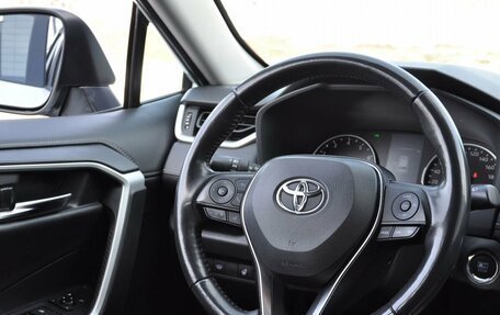 Toyota RAV4, 2021 год, 3 100 000 рублей, 3 фотография