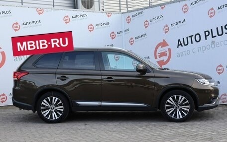 Mitsubishi Outlander III рестайлинг 3, 2019 год, 1 675 000 рублей, 3 фотография